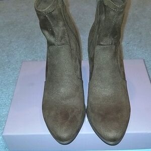 Nine West Chocolate Suede Heeled Boots Size 7.5 Nwot